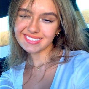 Meet your Posher, Alexia